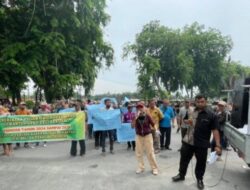 Gedung DPRD Deli Serdang Didemo Terkait Pengangkatan Honorer