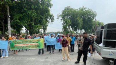 Gedung DPRD Deli Serdang Didemo Terkait Pengangkatan Honorer