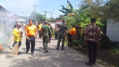 Kapolsek Tanjungpura Gelar Jum’at Bersih Bersama Forkopimca dan FKPPI