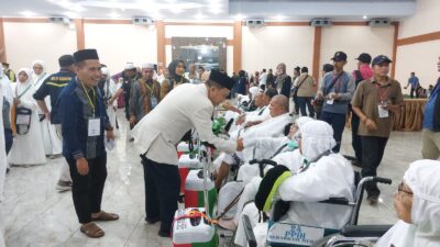 Wabup Tapsel Lepas Keberangkatan JCH Kloter 20 di Emberkasi Medan