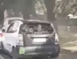 Ugal-ugalan di Jalan, Pecatan TNI Nekat Tabrak Mobil Patwal