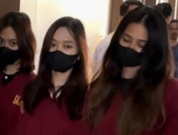 Rebutan Pria, Tiga Perempuan Keroyok Hingga Telanjangi Wanita Muda