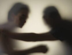 Diduga Rebutan Cewek, 2 ASN Adu Jotos di Tempat Karaoke