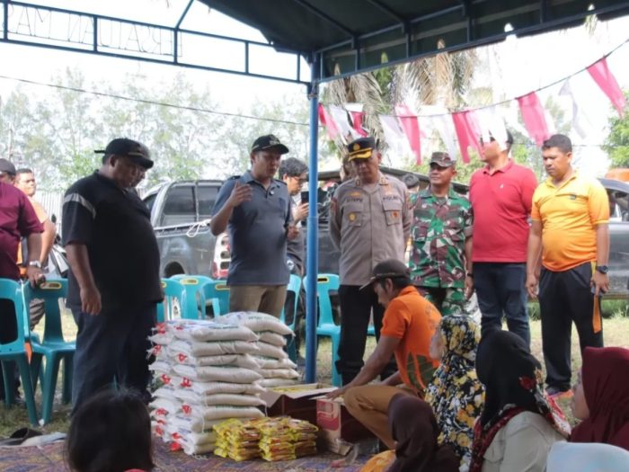 Kapolres dan Wabup Sergai Salurkan Bantuan untuk Korban Puting Beliung