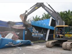 Polda Sumut Robohkan Diskotik New Blue Star di Langkat