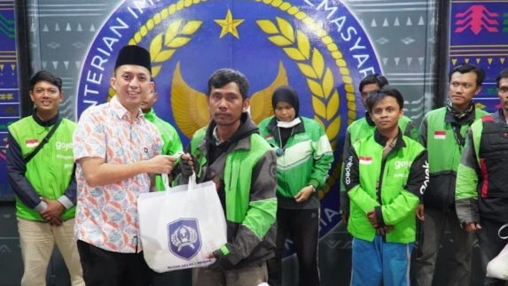 Rutan Kelas I Medan Bagikan 50 Paket Bansos ke Driver Ojol