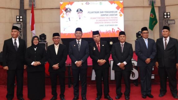 Bupati Tapsel Lantik Lima Pejabat Eselon II