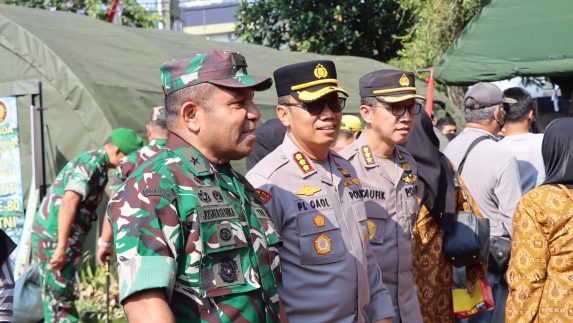 Kapolrestabes Medan Hadiri Bakti Kesehatan dan Bazar HUT TNI ke-80