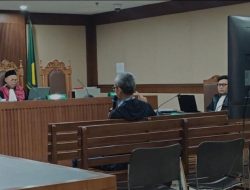 Ngaku Tak Niat Mencuri, Terdakwa Kasus Korupsi Taspen Nangis di Persidangan