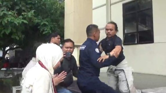 Polisi Halangi Wartawan Liput Kunjungan DPR, Polda Jambi Minta Maaf