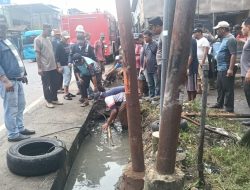 Polsek Pangkalan Brandan Bersama Warga Gotroy Bersihkan Parit