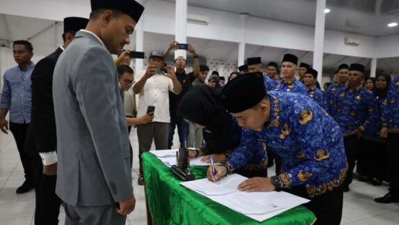 Walikota Tanjungbalai Serahkan 247 SK Pengangkatan PPPK Formasi 2024