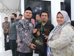 Walikota Tanjungbalai Serahkan Produk Hukum Akta Nikah dan Dokumen Kependudukan