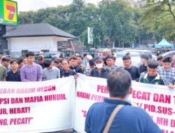 Massa: Tangkap Hakim yang Tangani Perkara Eks Bendahara PUPR Nisel