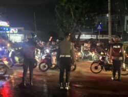 Banjir Genangi Jalan, Ditsamapta Polda Sumut Sigap Atur Lalulintas