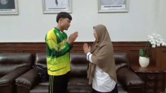 DPR Buka Suara Soal Penonaktifan Kepsek Usai Tampar Siswa Merokok