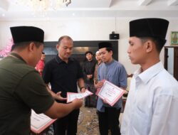 Walikota Tanjungbalai Serahkan Voucher Bantuan Beasiswa untuk 9 Mahasiswa