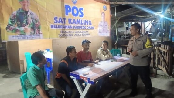 Bhabinkamtibmas Polsek Balige Ajak Warga Tingkatkan Ronda Malam