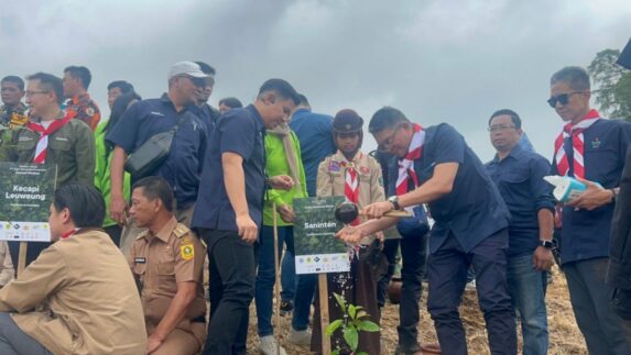 Dukung Agenda Keberlanjutan, PTPN I Regional 2 Tanam Ribuan Pohon