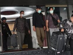 KPK Geledah Kantor Gubernur Riau, Dokumen Anggaran Disita
