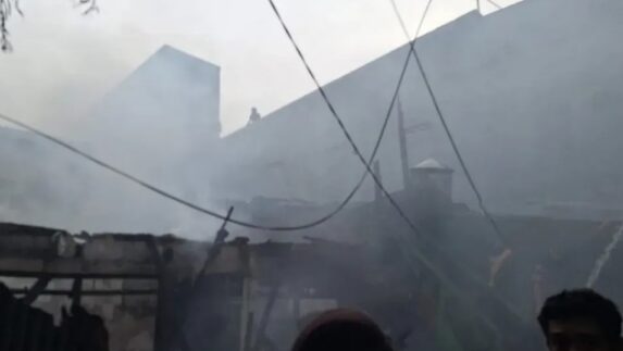 Kabel SUTET di Jatipulo Putus, Puluhan Rumah Hangus Terbakar