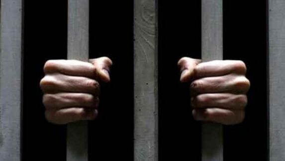 Nekat Sebar Video Asusila, Pria Ini Pasrah Digiring ke Penjara