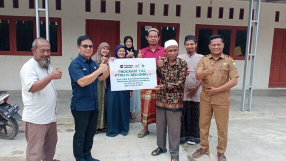 PTPN IV PalmCo Regional 4 Bangun Ruang Kelas Madrasah di Jambi