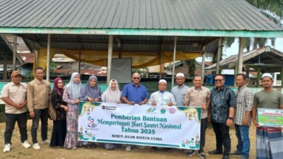 PTPN IV Regional VI dan IKBI Salurkan Bantuan untuk Santri di Aceh Timur