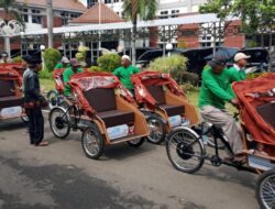 Prabowo Salurkan Bantuan Ratusan Becak Listrik di Kendal