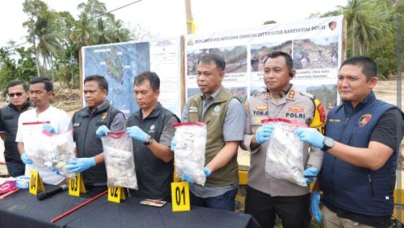 Bareskrim Polri Selidiki Asal Kayu Gelondongan yang Terseret Banjir di Sumut