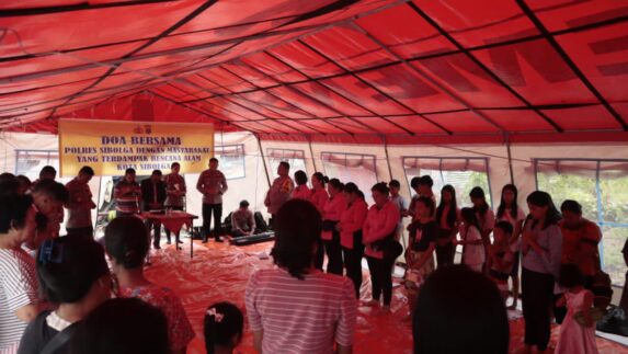 Distribusikan Bansos untuk Korban Bencana, Polres Sibolga Gelar Do’a Bersama
