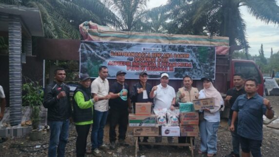 Holding Perkebunan Nusantara Dukung Aksi Solidaritas Petani Sawit Bantu Korban Banjir