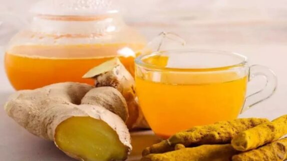 Ini Manfaat Luar Biasa Minum Air Rebusan Kunyit Tiap Hari