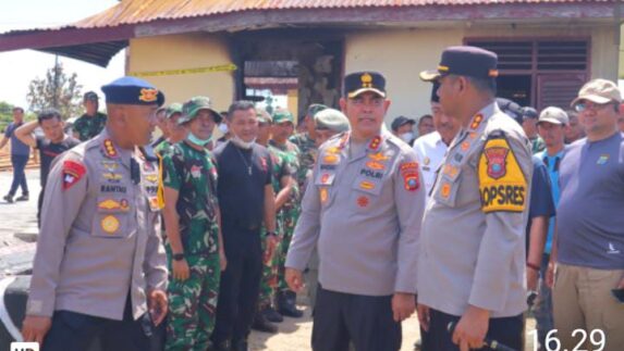 Kapolda Sumut Tinjau Mapolsek Muara Batang Gadis Pasca Dibakar Massa