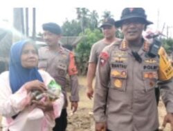 Pemulihan Pasca Banjir Tapsel Dipercepat, Personel Brimob Fokus Bersihkan Rumah dan Fasilitas Pendidikan