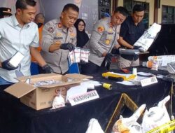 Polisi Gerebek Gudang Pemalsuan Tepung Terigu, 1 Ditangkap