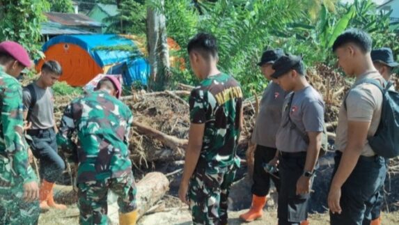 Brimob dan TNI Sinergi Dukung Pemulihan Melalui Pembangunan Huntap