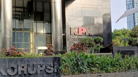 KPK Sita Ratusan Juta Rupiah Dalam OTT di Jakut