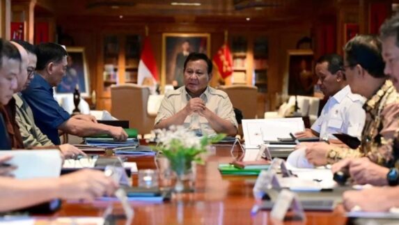 Prabowo Tekankan Menteri Tinggalkan Kepentingan Pribadi dan Fokus Kerja