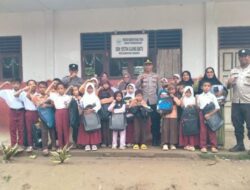 Kapolri Salurkan Ratusan Paket Perlengkapan Sekolah di Tapteng