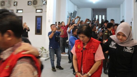 Kepala SMKN di Nisel dan Suaminya Kerjasama “Gerogoti” Dana BOS