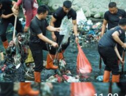 Peduli Lingkungan, Brimob Polda Sumut Lakukan Pembersihan Sungai