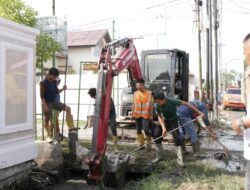 Walikota Tanjungbalai Tinjau Normalisasi Drainase di Jalan HM Nur