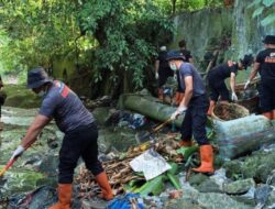 Wujudkan Gerakan Indonesia ASRI, Brimob Polda Sumut Gelar Aksi Bersih Sungai