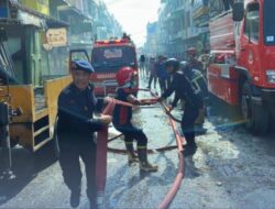 Brimob Polda Sumut Gerak Cepat Tangani Kebakaran Ruko di Pematangsiantar