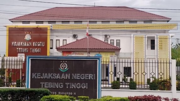 Kejaksaan Tetapkan Kadis Sosial Tebing Tinggi Tersangka Korupsi Belanja BBM