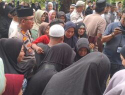 Kapolsek Torgamba Melayat ke Rumah Korban Pengeroyokan di Aek Batu
