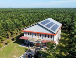 PTPN Group Pasang PLTS di Gereja Katolik Kalbar
