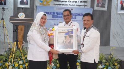 BKKBN Sumut Lepas Masa Pengabdian Fatmawati, Suasana Penuh Haru