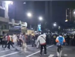 Aksi Demo Didepan Gedung Negara Grahadi Surabaya Ricuh